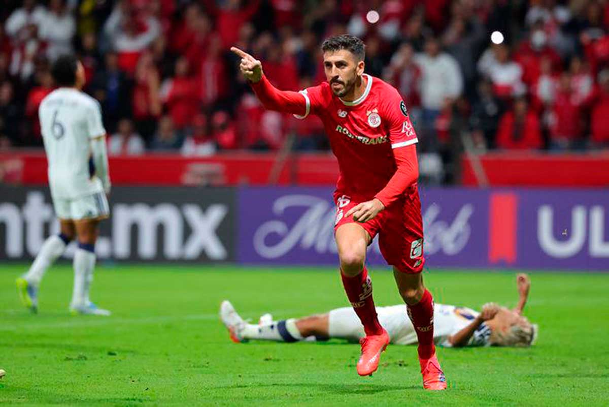 Partido en el Nemesio Diez del Concachampions entre Toluca y LA Galaxy.