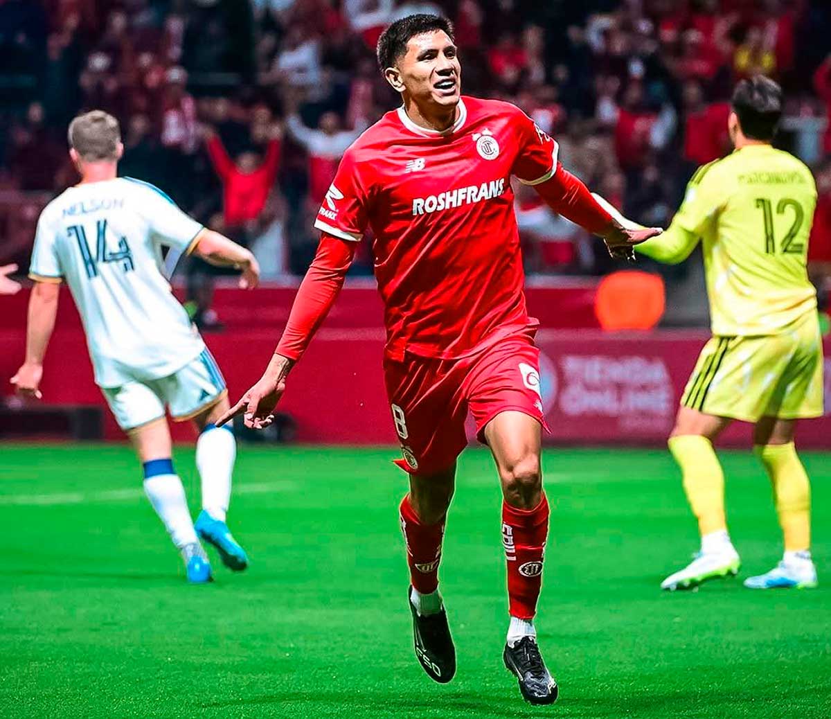 Partido en el Nemesio Diez del Concachampions entre Toluca y LA Galaxy.