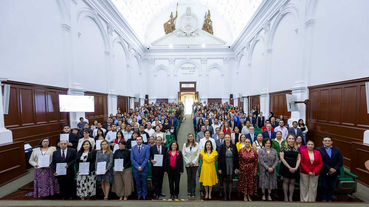 UAEMéx fortalece certeza laboral con entrega de bases y recategorizaciones 2025