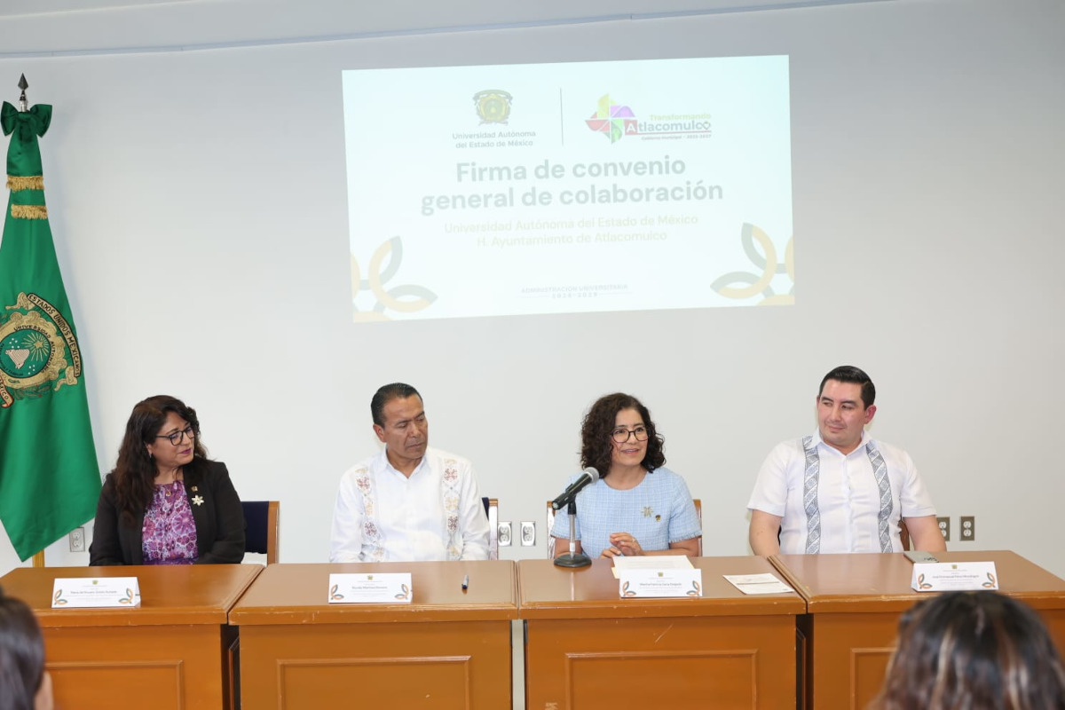 Firma de convenio entre la UAEMéx y Atlacomulco.