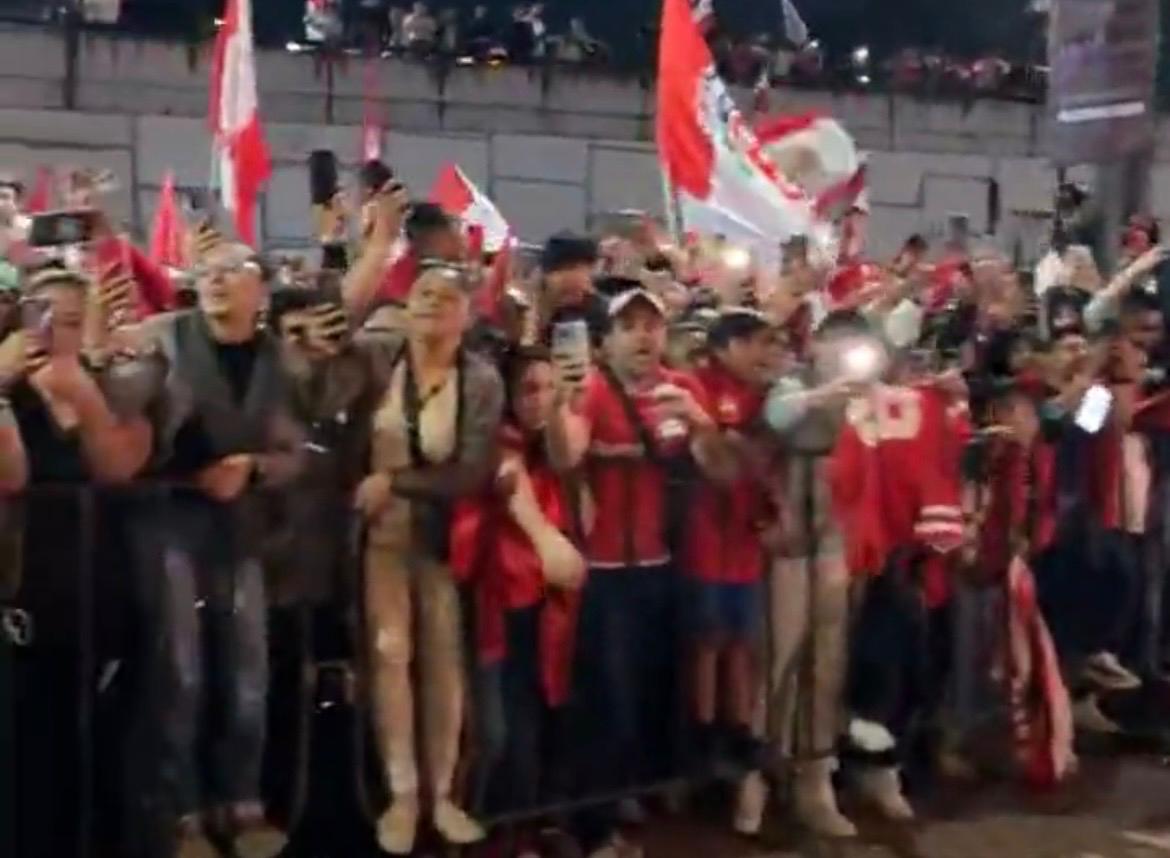 Afición del Toluca enciende la final con serenata inolvidable a los Diablos