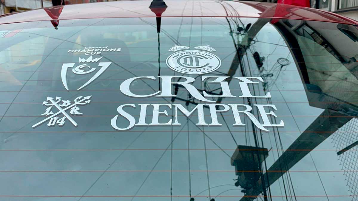 Afición del Toluca “pinta” la ciudad: rotulan más de 20 mil autos rumbo a la final
