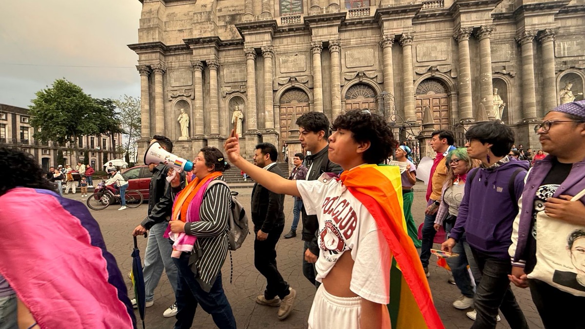 Comunidad LGBT se moviliza en Toluca para exigir justicia por crímenes de odio
