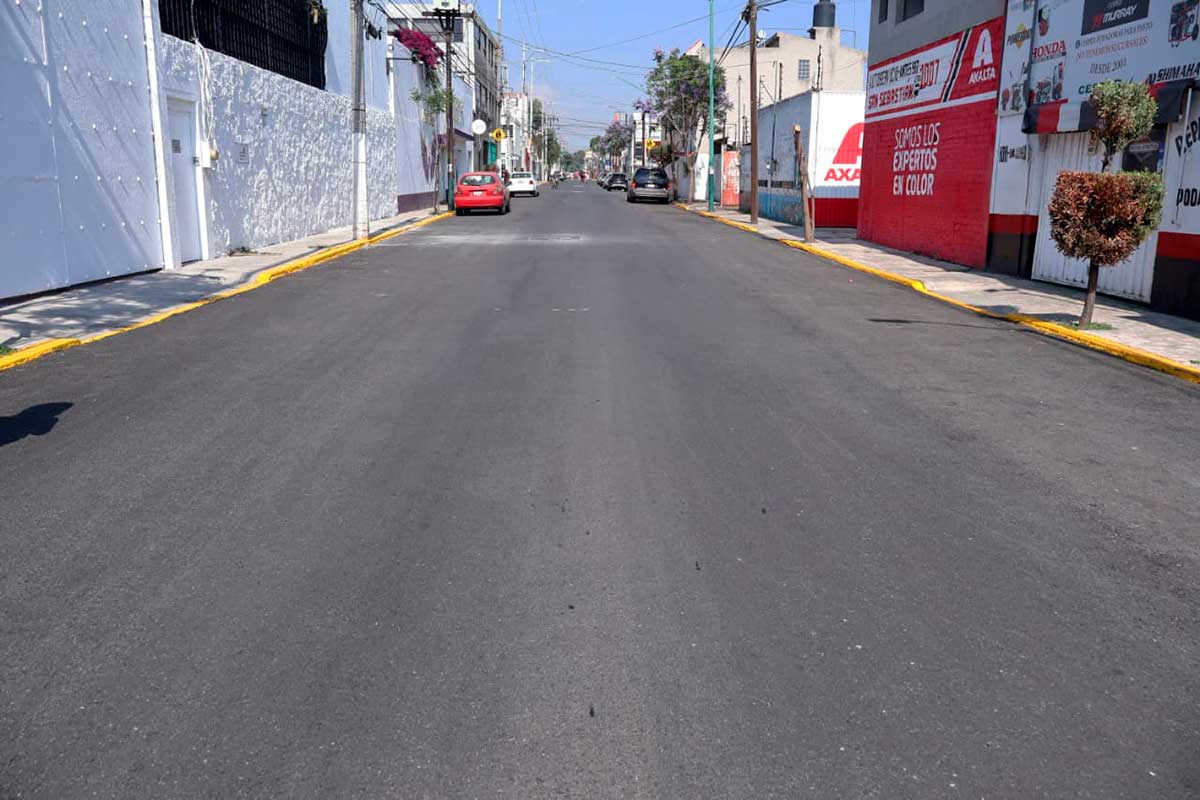 Obras de repavimentación en la calle Gómez Farías de Toluca.