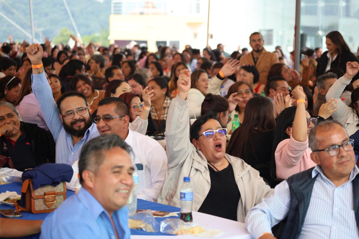 Huixquilucan reconoce a docentes.