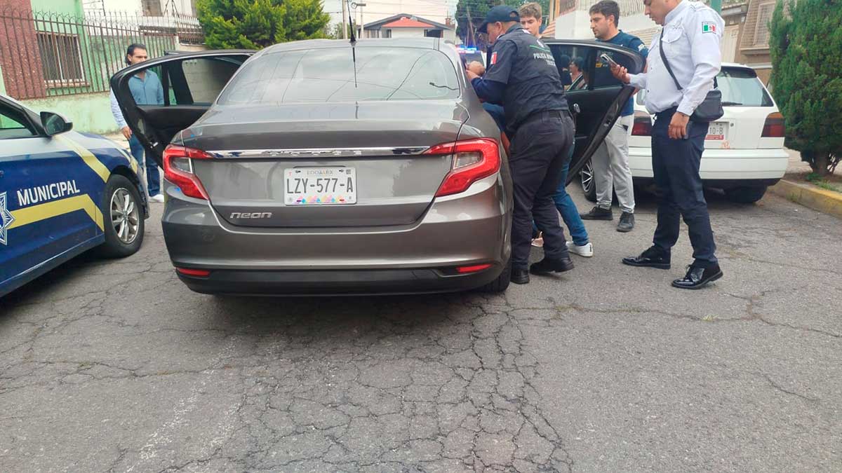 Operativo en Toluca tras intento de asalto deja a hombre herido por arma de fuego