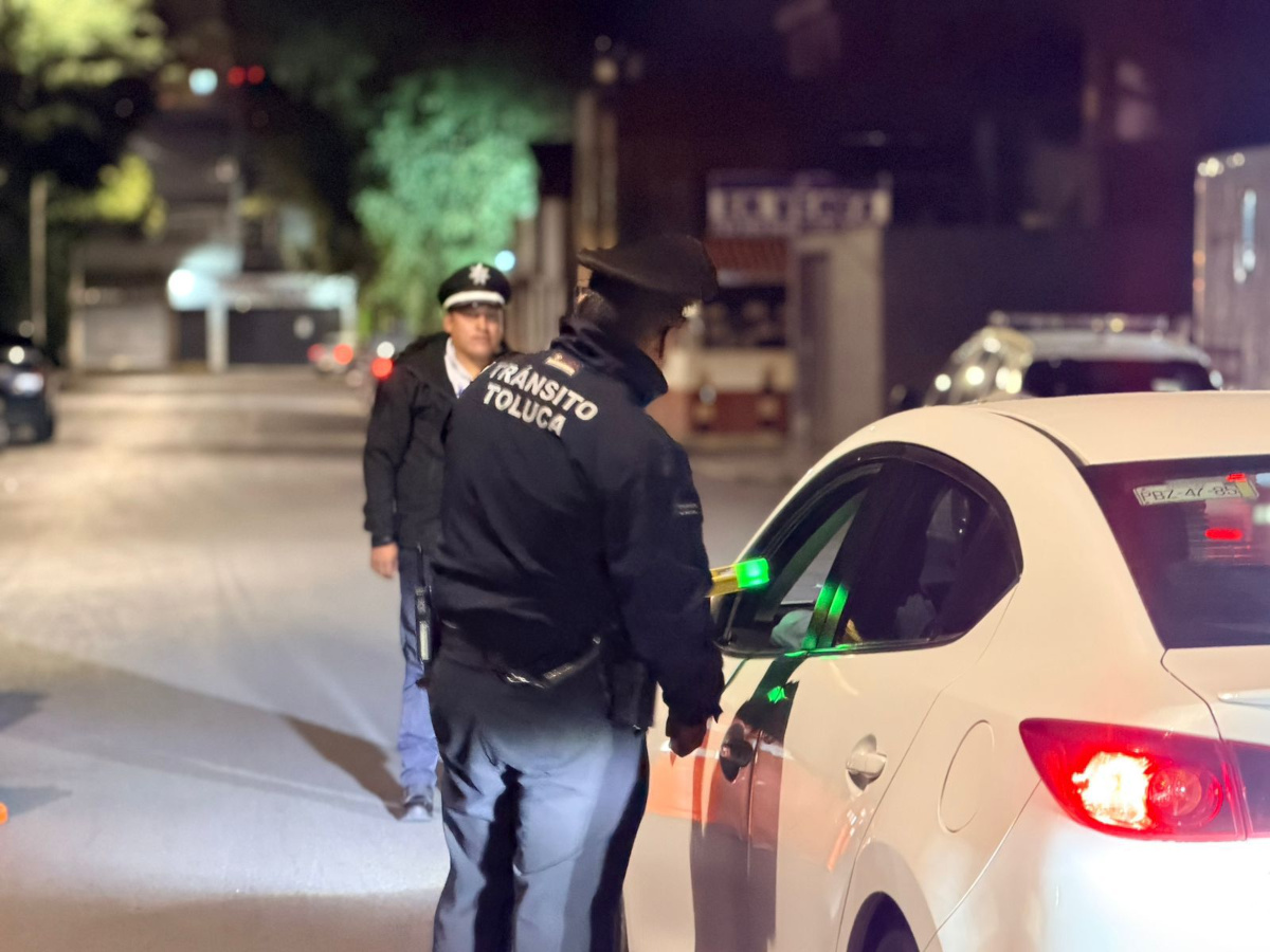 Operativo conduce sin alcohol en Toluca.