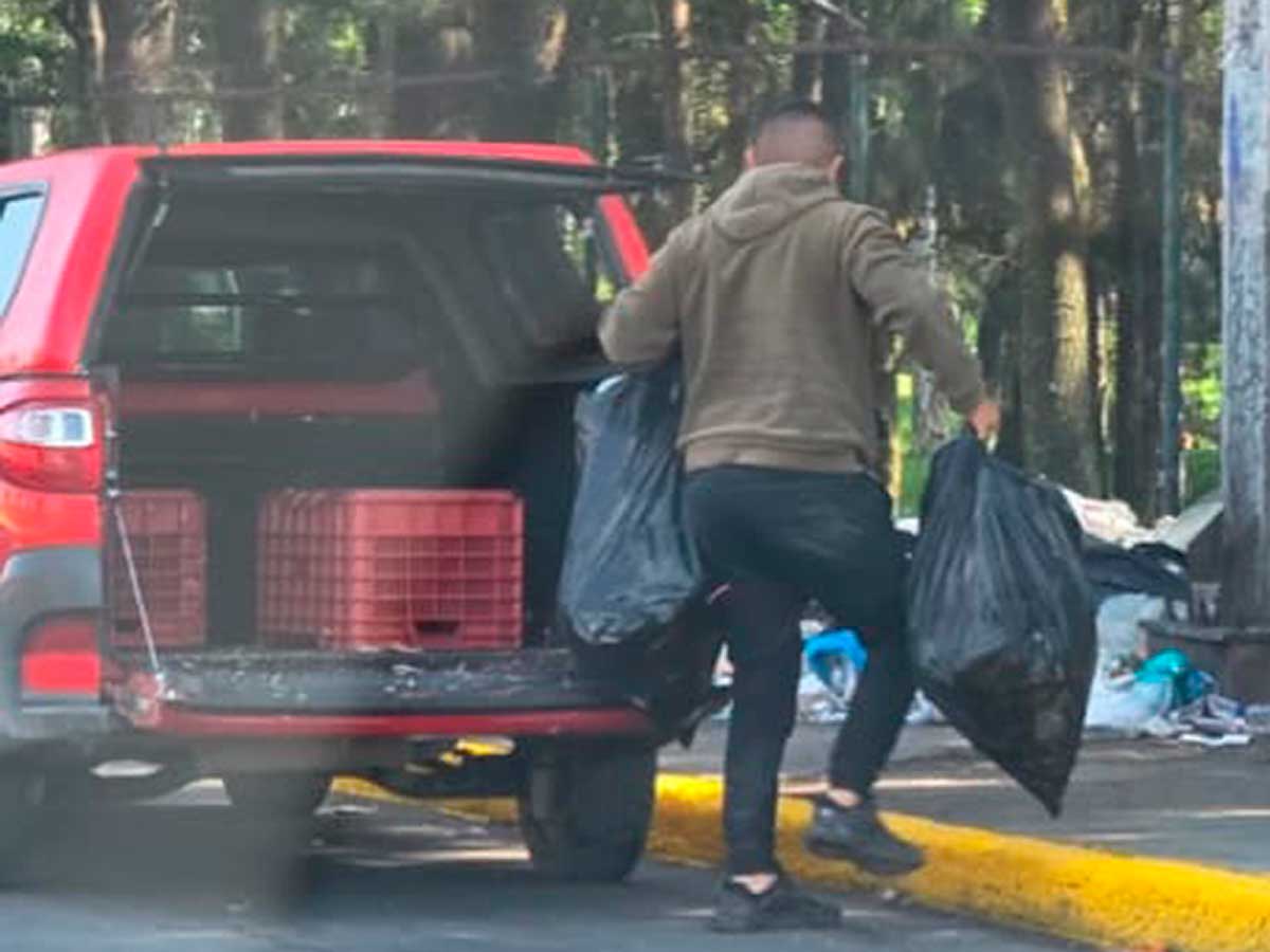 Sancionan a hombre por tirar basura en Toluca; es remitido al Juzgado Cívico