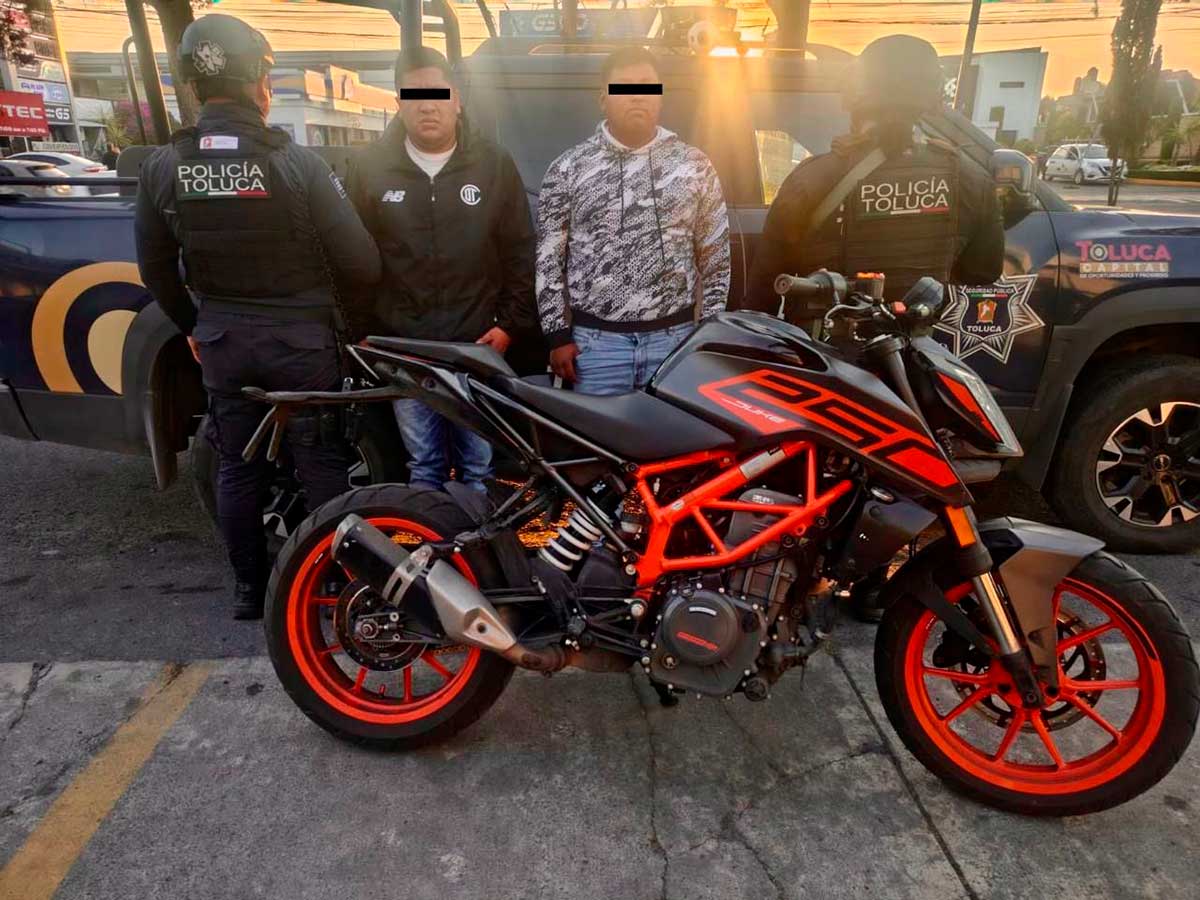 Operativo de recuperación de vehículos en Toluca.
