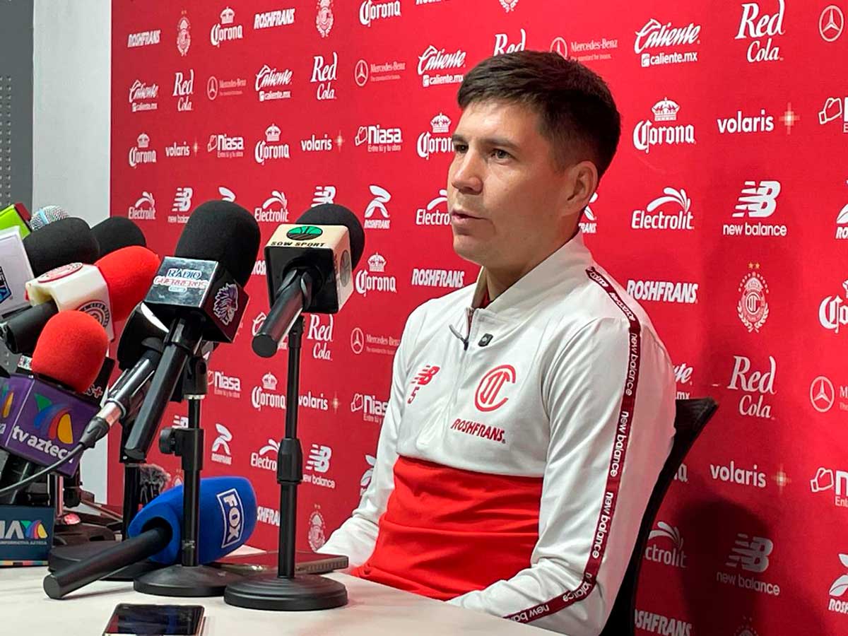 Franco Romero, futbolista de los Diablos Rojos del Toluca en conferencia de prensa.