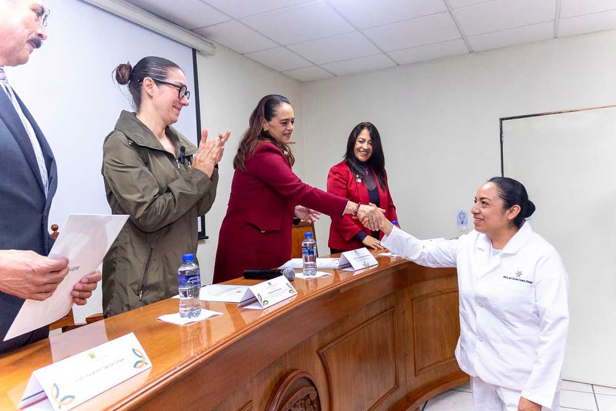 UAEMéx inaugura clìnica.