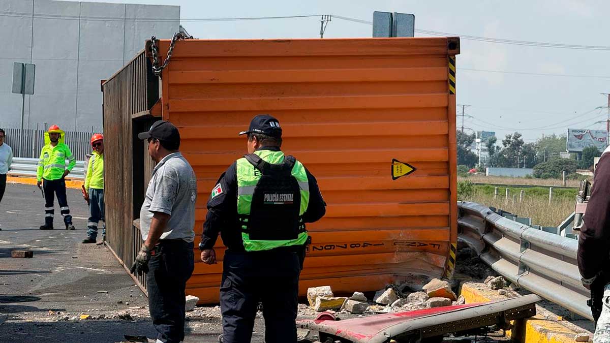Vuelca tráiler en Toluca.