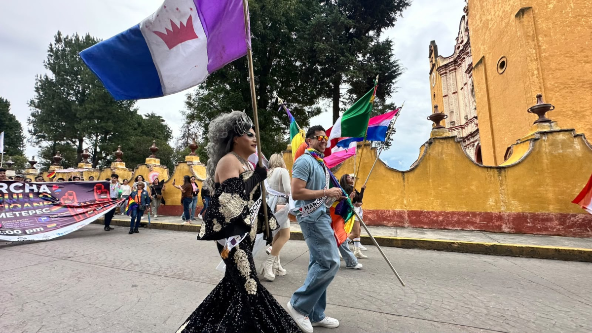 Comunidad LGBT+ marcha en Metepec.