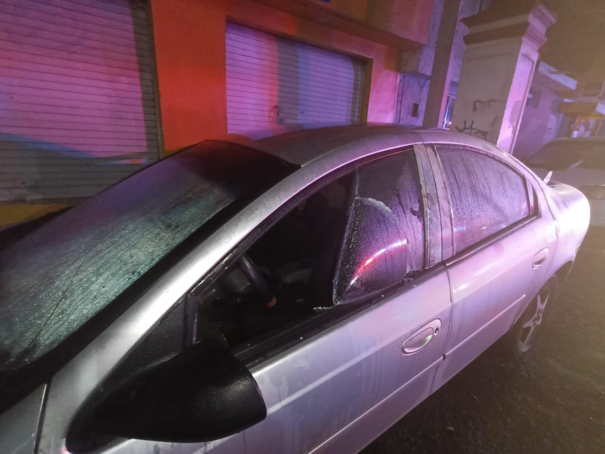Policía de Toluca detiene a dos presuntos asaltantes de vehículos.