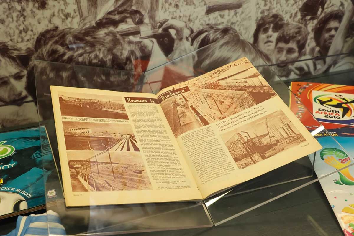 PJEdomex inaugura exposición de futbolistas.