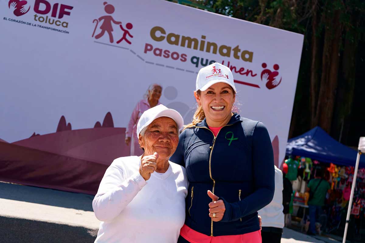 Caminata de adultos mayores en Toluca.