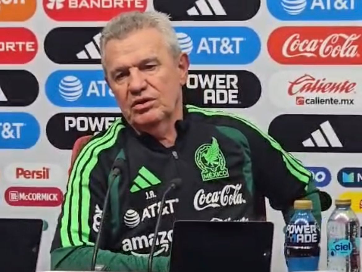 Conferencia sobre el encuentro Méxuci vs. Serbia en el Nemesio Diez.
