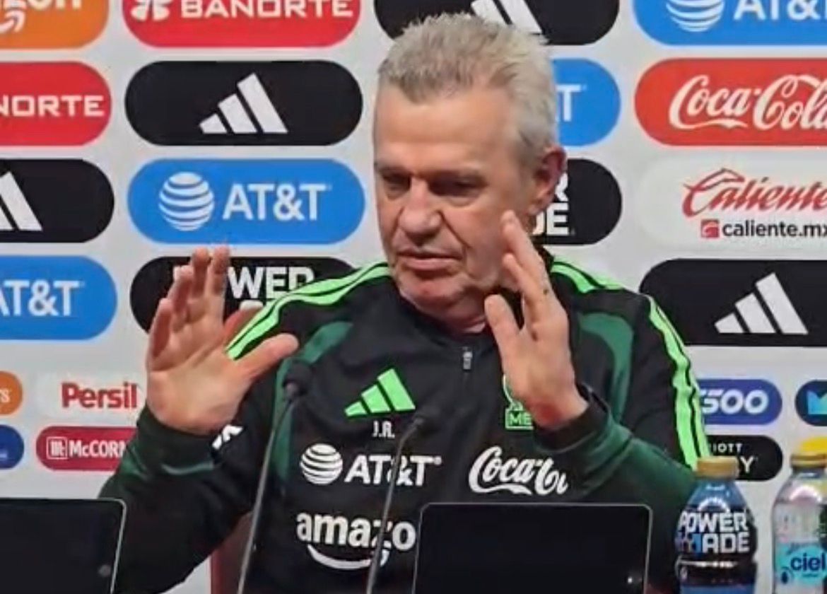Conferencia sobre el encuentro Méxuci vs. Serbia en el Nemesio Diez.
