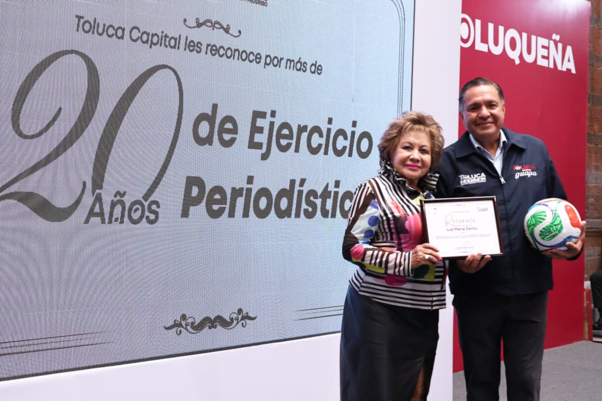 Ricardo Moreno reconoce a periodistas.
