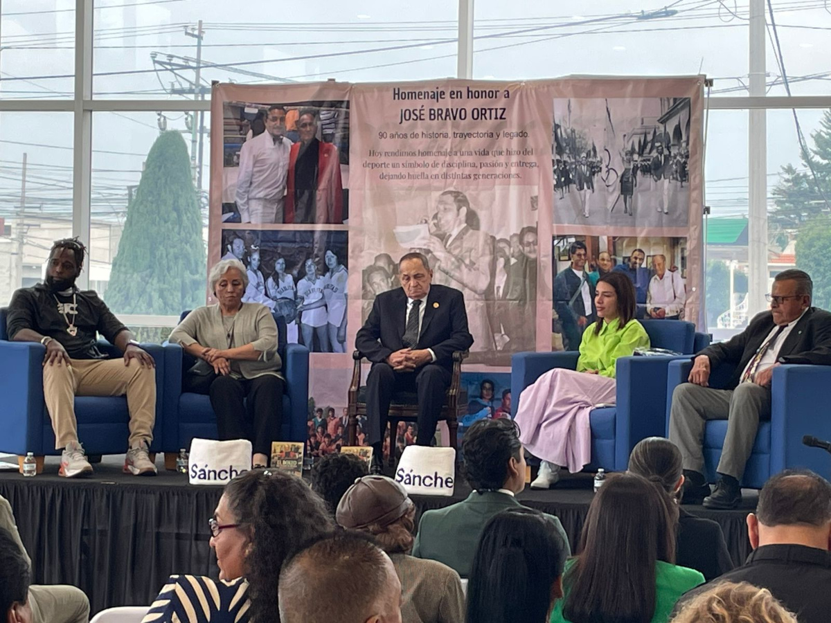 Rinden homenaje a José Bravo Ortiz, leyenda del deporte mexiquense, en su 90 aniversario de vida