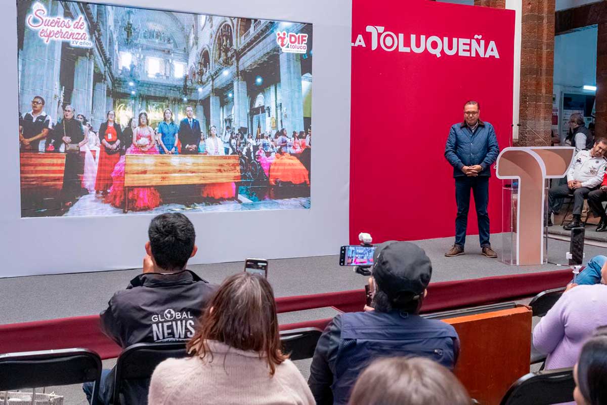 Toluca cumple deseo de 152 quinceañeras.