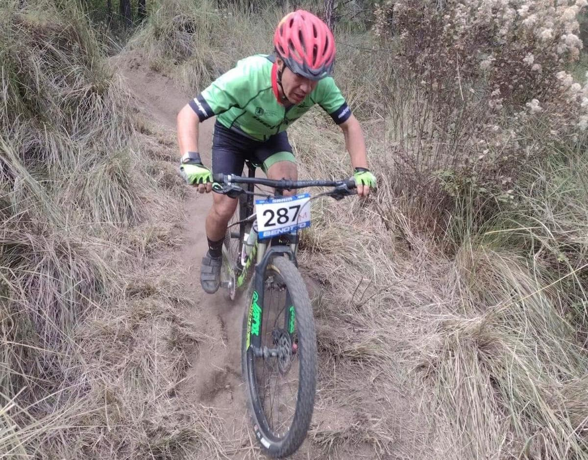 Competidores de Ciclismo de Montaña en Tenango del Valle.