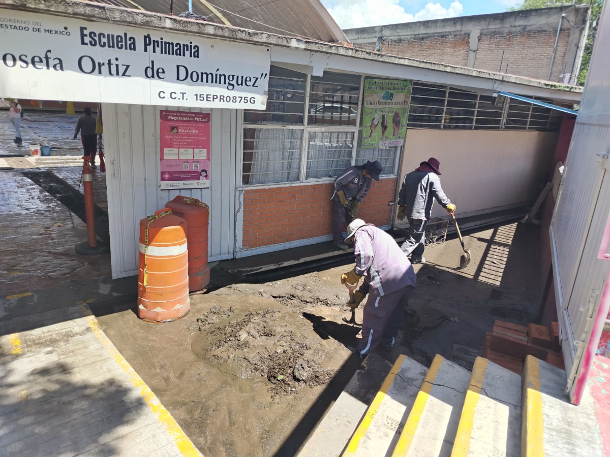Toluca atiende afectaciones por lluvias.