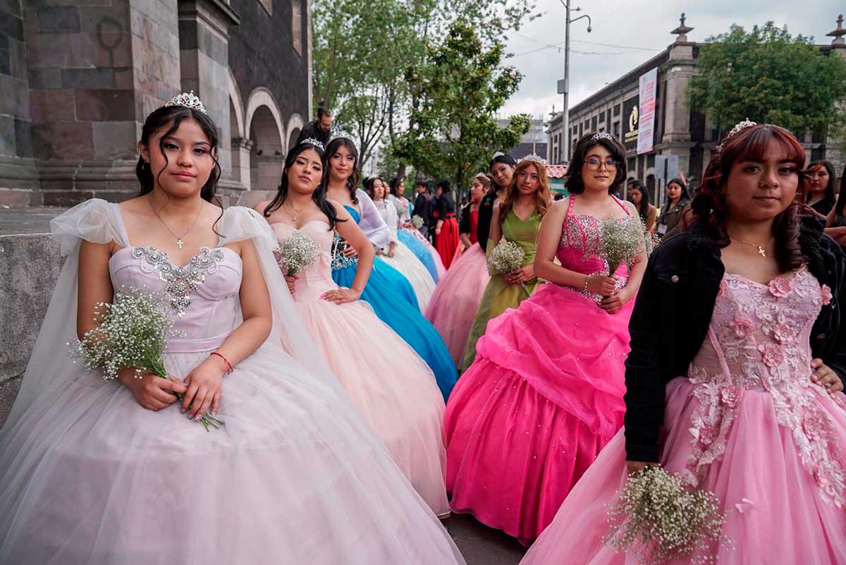 152 Quinceañeras celebran sus XV años con la ayuda del DIF Toluca y el Ayuntamiento municipal.