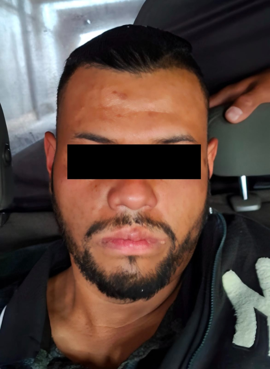 Policía de Toluca detiene a dos presuntos extorsionadores.