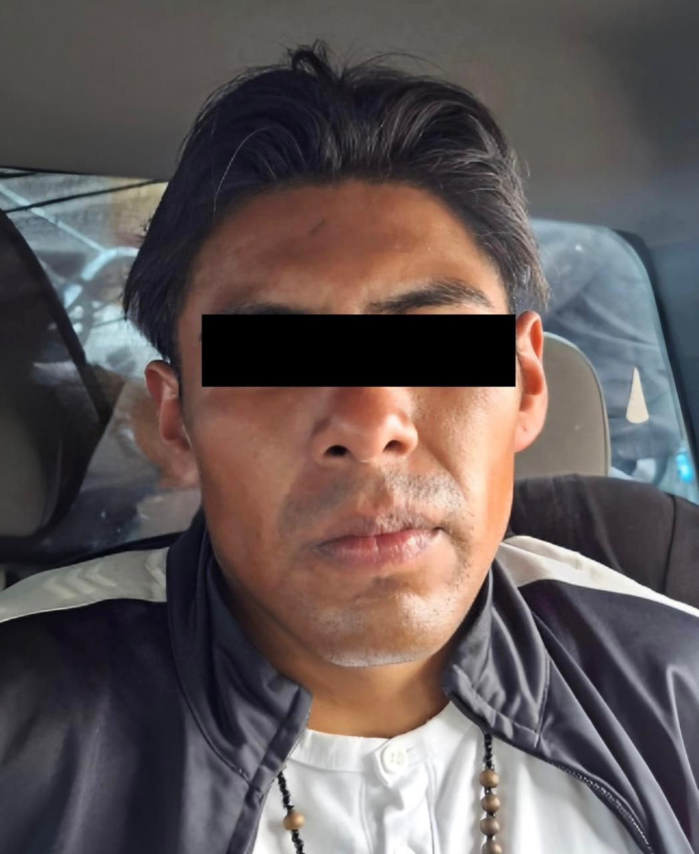 Policía de Toluca detiene a dos presuntos extorsionadores.