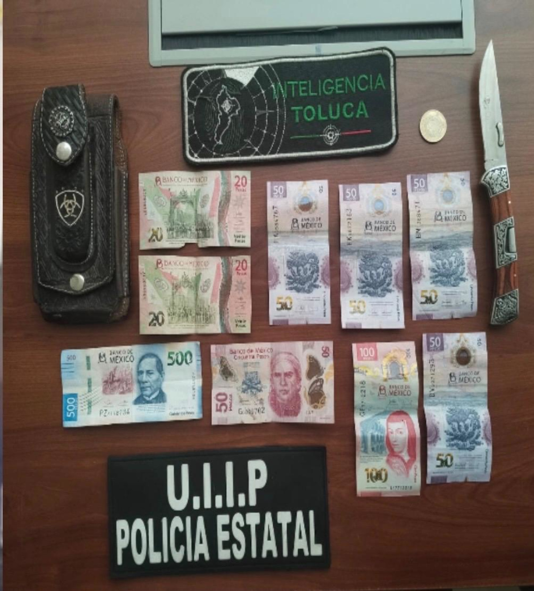 Policía de Toluca detiene a dos presuntos extorsionadores.