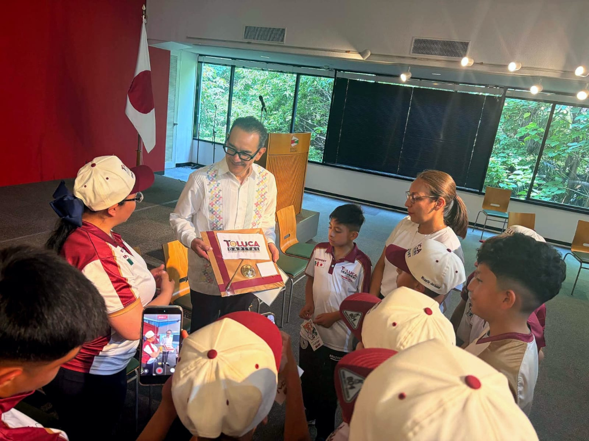 Niños y niñas toluqueños compiten en campeonato de futbol en Japón.
