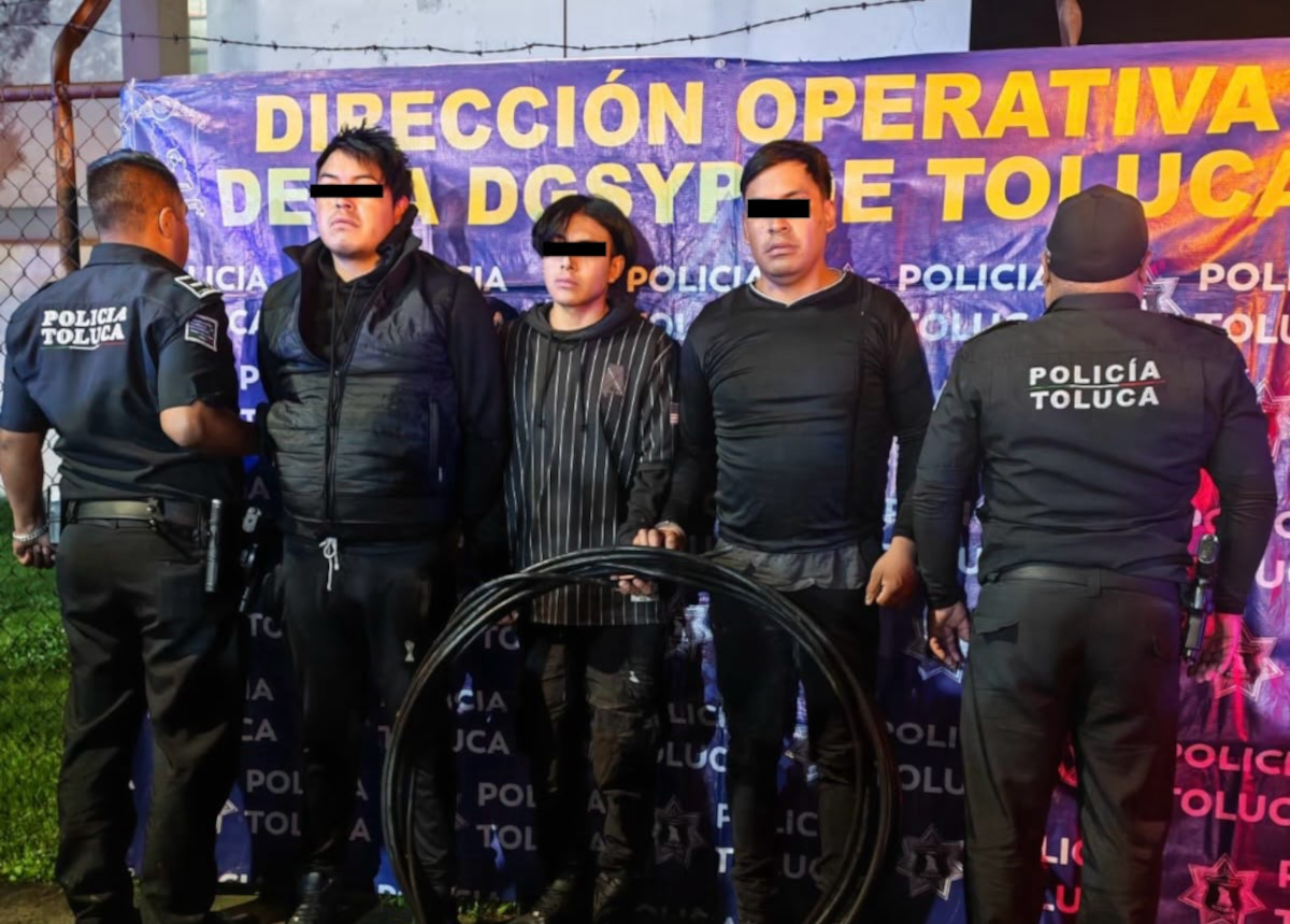 Detienen en Toluca a tres hombres por presunto robo de cable del Tren Interurbano