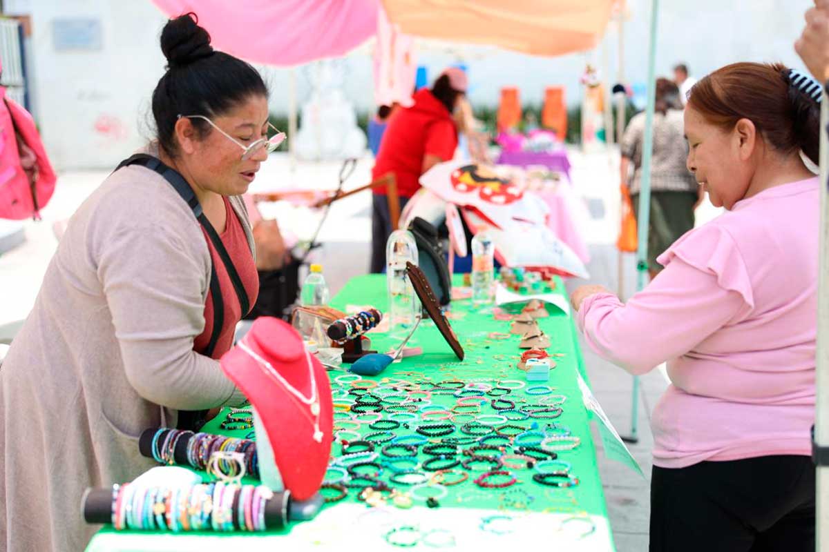 Huixquilucan impulsa a sus artesanos y abre espacio para vender productos locales