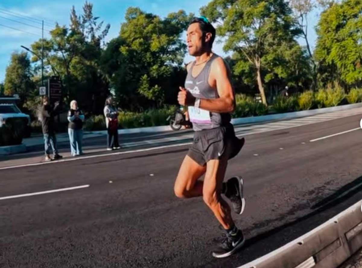 Participa en el Medio Marató n de la Ciudad de México 2026 Juan Luis Barrios.