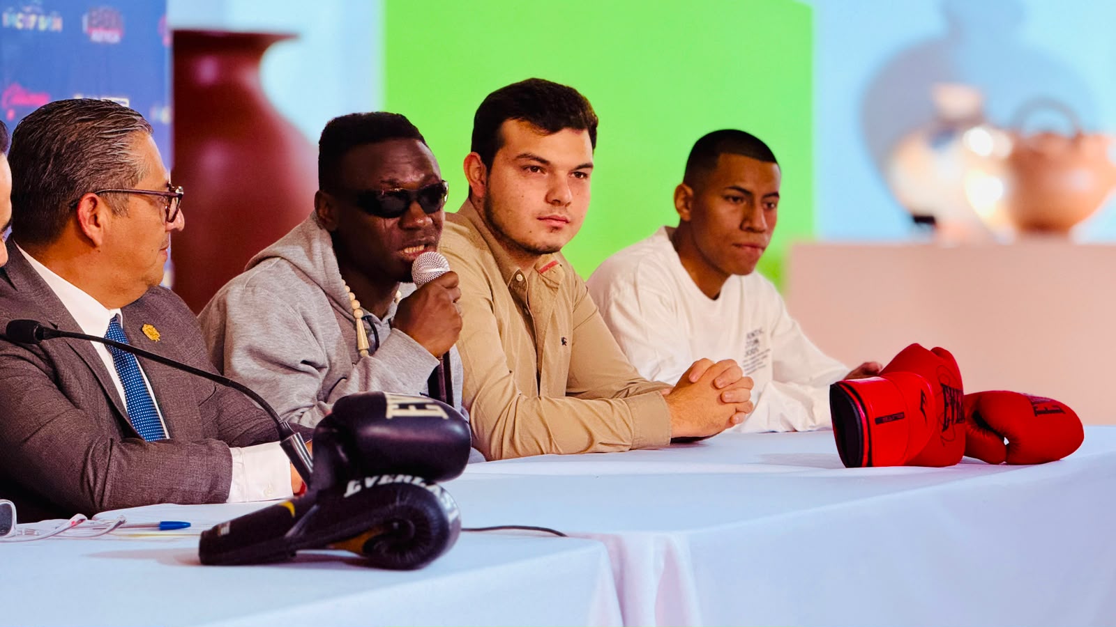 Metepec anuncia función de box gratuita.