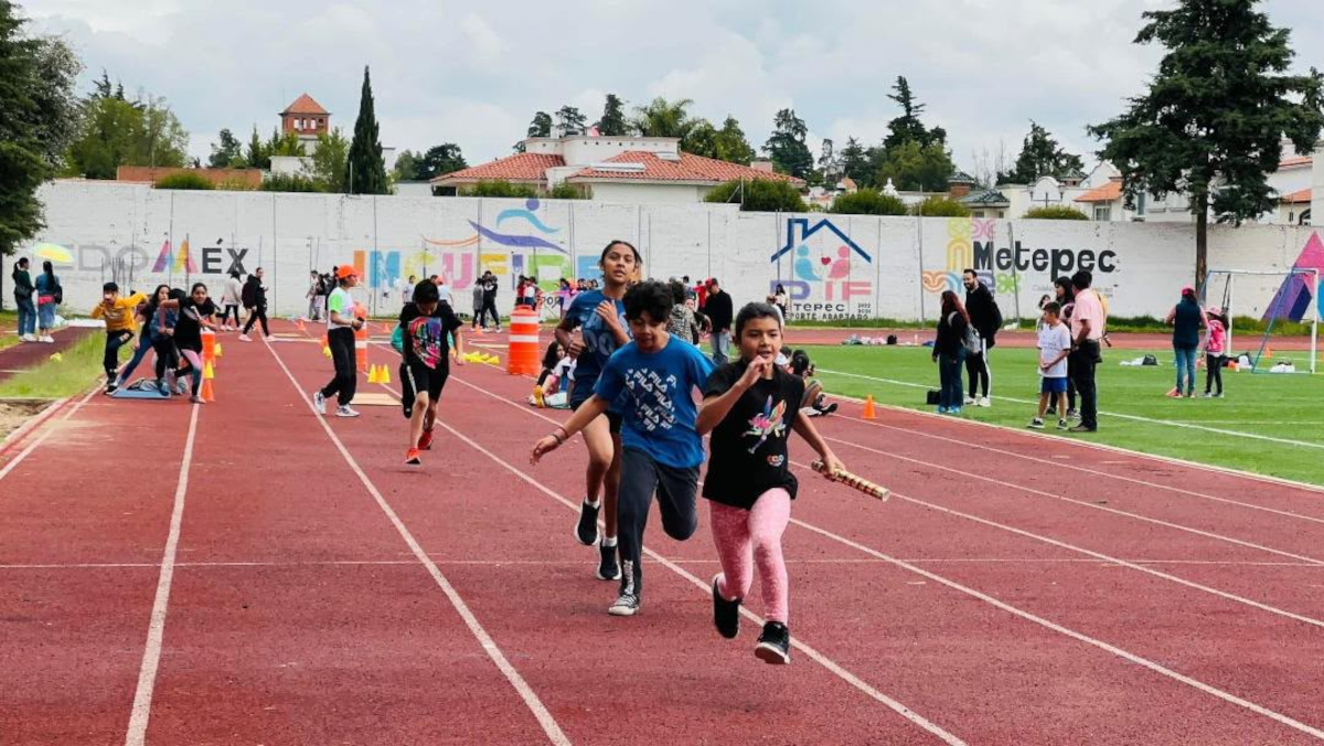 Niños haciendo deporte en el curso de verano Metepeckids.