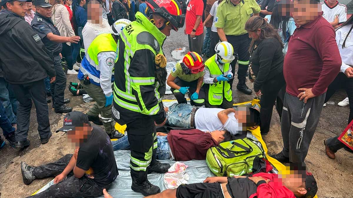 Rayo deja siete personas lesionadas durante festividad religiosa en Santiago Tlacotepec