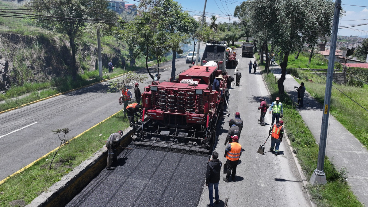 Toluca continúa con la rehabilitación y pavimentación de vialidades.