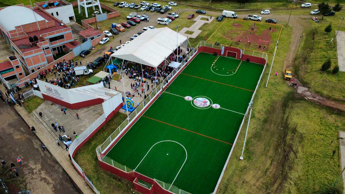 Toluca construye infraestructura deportiva e educativa.