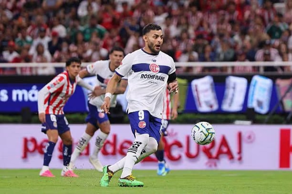 Diablos Rijos triunfa contra Chivas en partido del Apertura 2026.