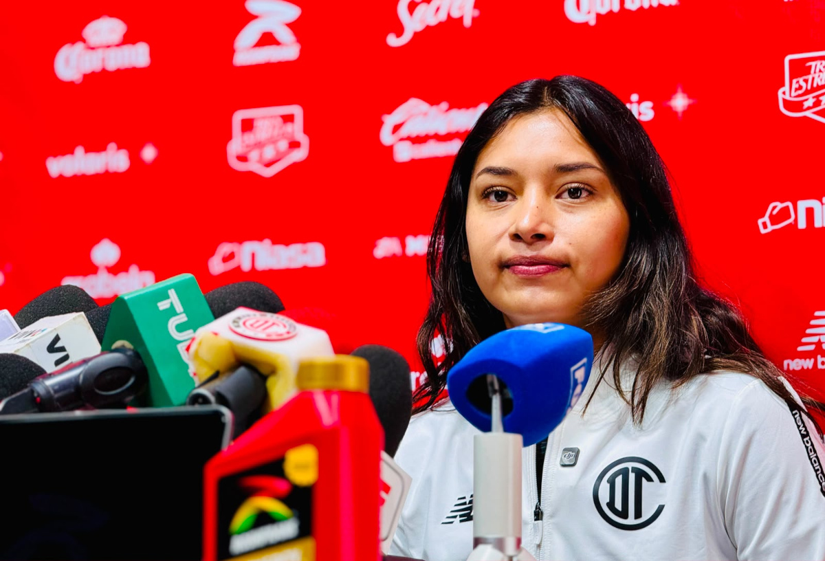 Jugadora del Toluca Femenil en conferencia de prensa.