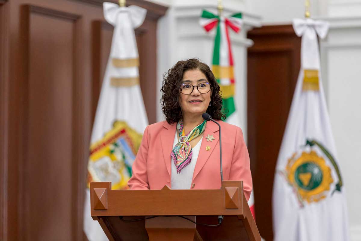 UAEMéx reconoce a juristan en el Día del Abogado.