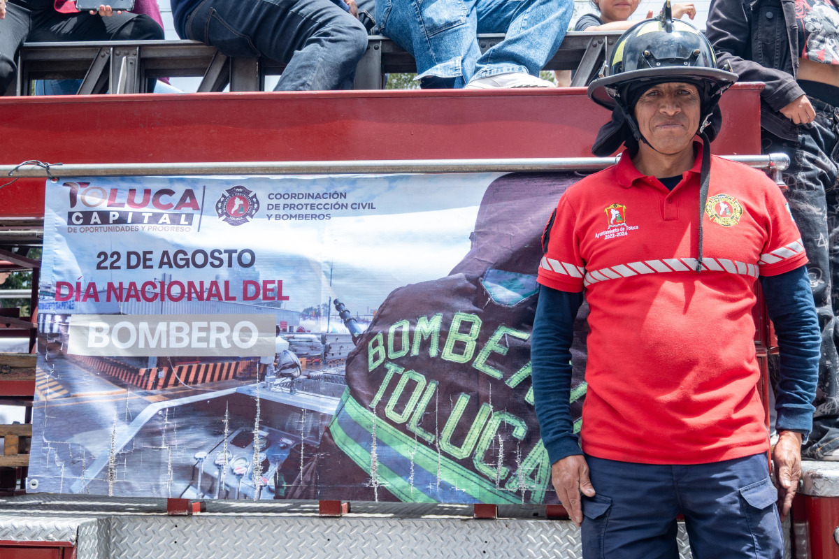 Ciudadanía reconoce a Bomberos de Toluca.