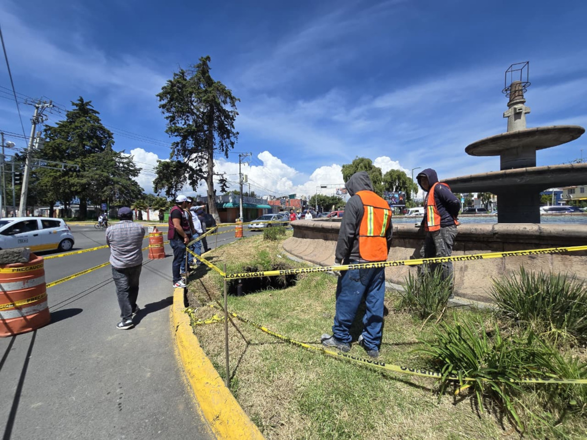 Autoridades de toluca atienden colapso de colector pluvial.