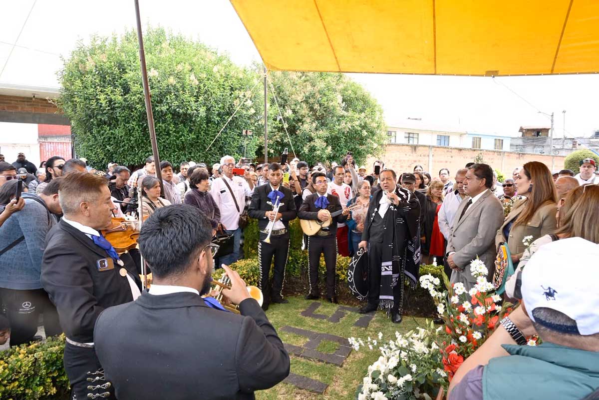 Santiago Tianguistenco rinde homenaje a destacado boxeador.