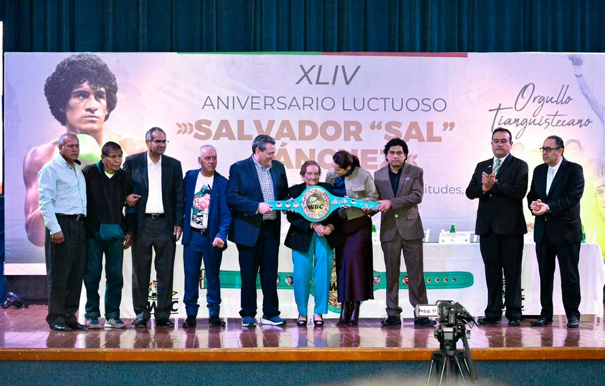 Santiago Tianguistenco rinde homenaje a destacado boxeador.
