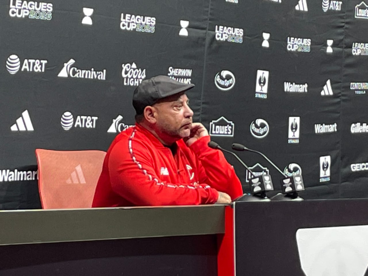 Antonio Mohamed en conferencia de prensa.