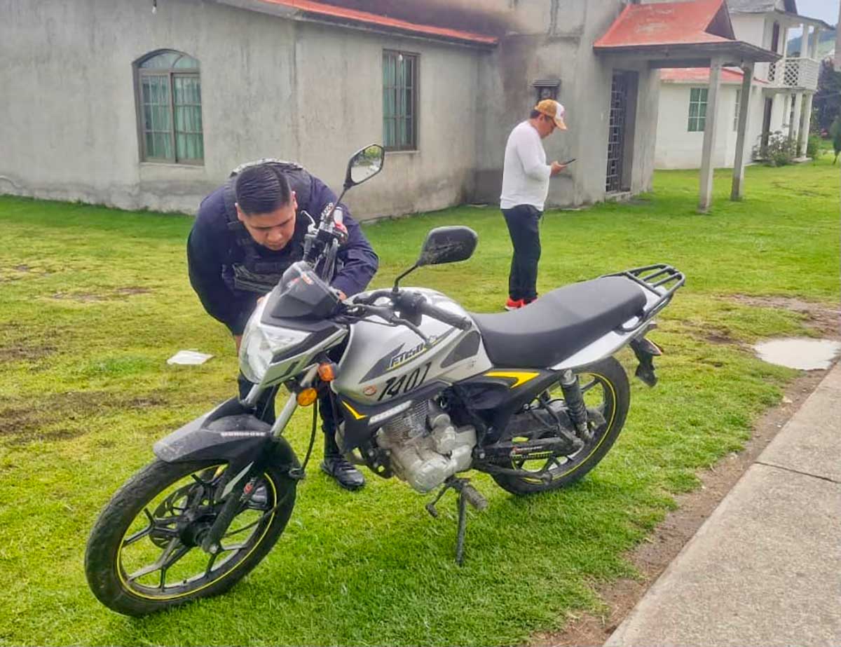 Policía de Toluca recupera tres vehículos robados.