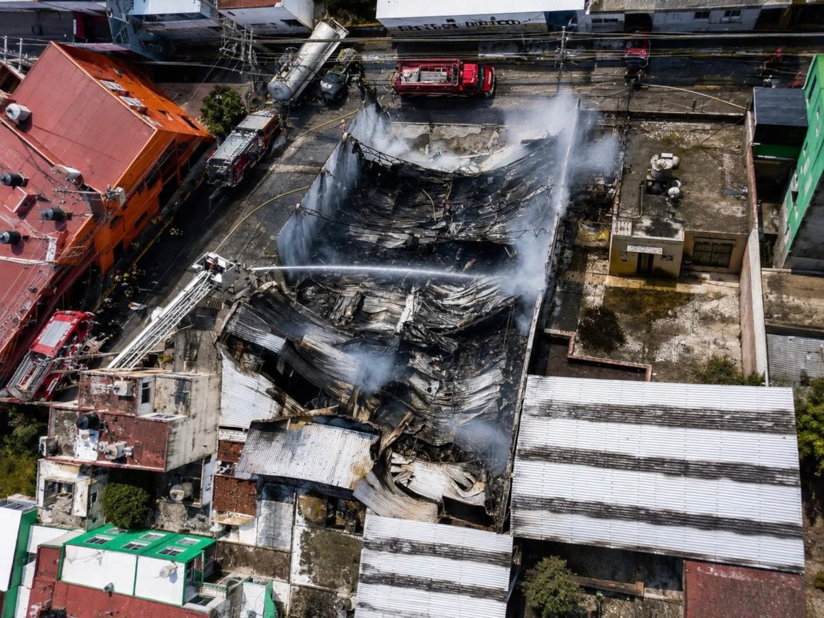 Incendio de bodega en Toluca.